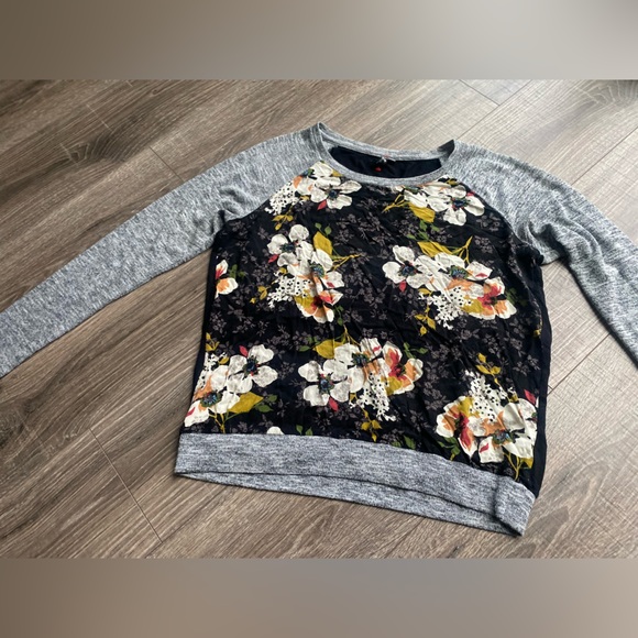 Kut from the Kloth sweater with floral print design size medium - Picture 3 of 12